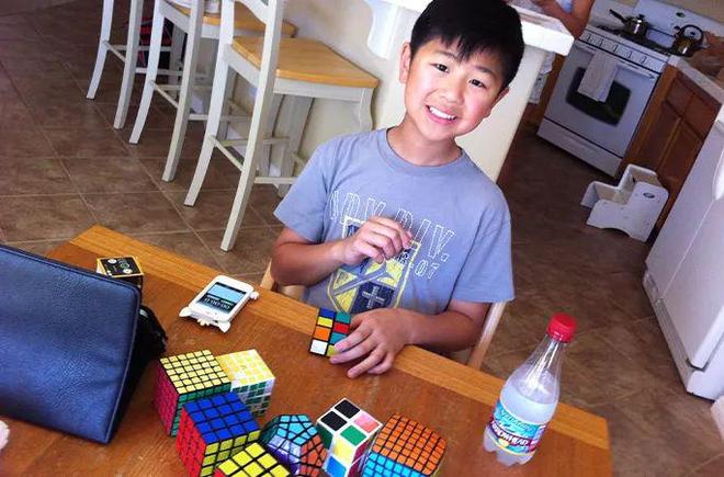 袭魔方世界冠军大揭秘开元棋牌自闭症少年逆(图3)