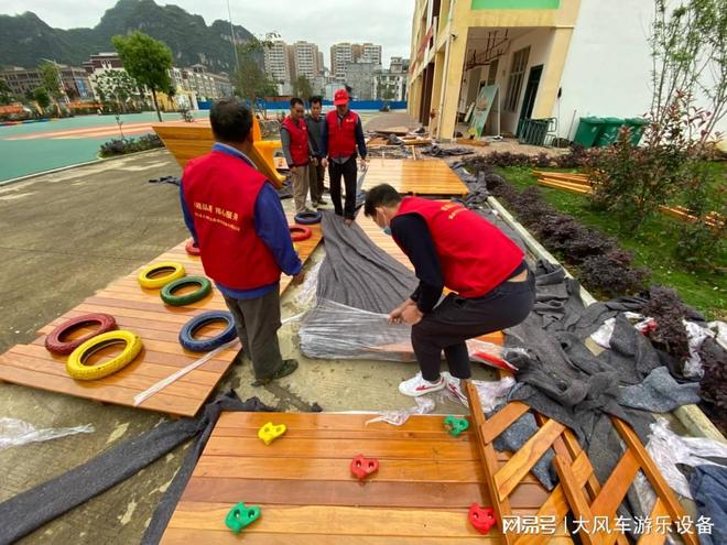 沙水游戏中的幼儿协作能力培养(图2)